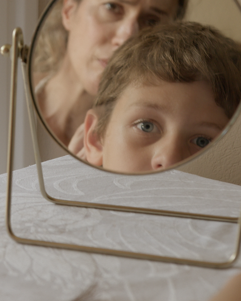 child-mother-mirror